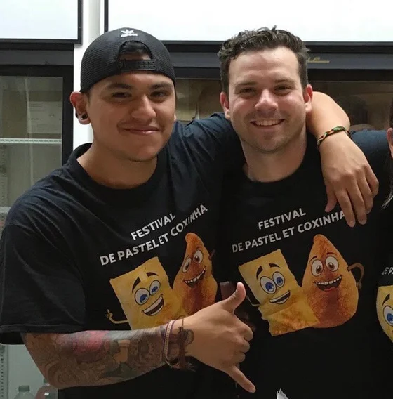 Byron et Michael, amis depuis des années, avant de fonder l'entreprise